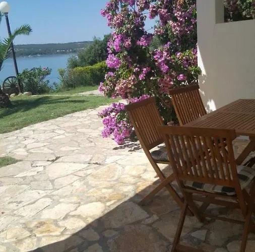 Apartman Lovre *